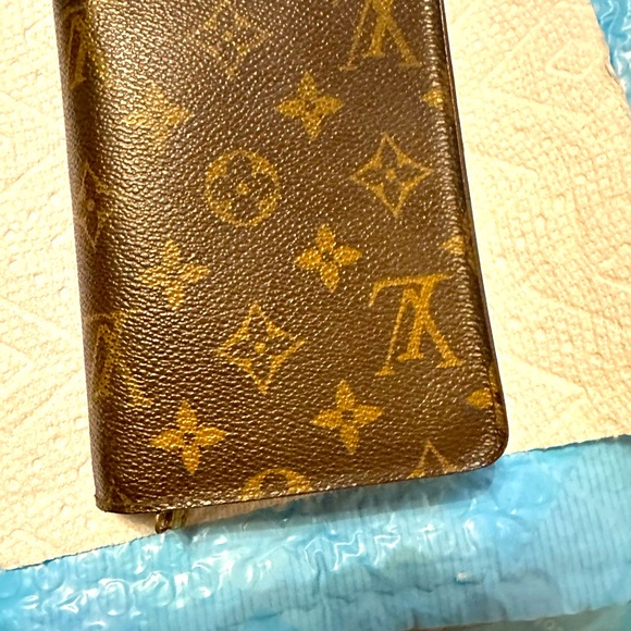 Used LV compact wallet
Authentic
Used but still lots of life in it - Picture 2 of 11